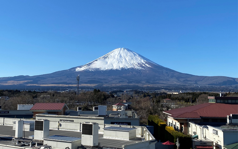 御殿場プレミアムアウトレットから見た富士山